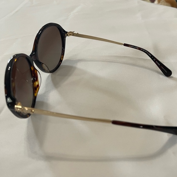 Original Coach Sunglass. Tortoise Dark Brown, polarized brown lenses. - Picture 6 of 12